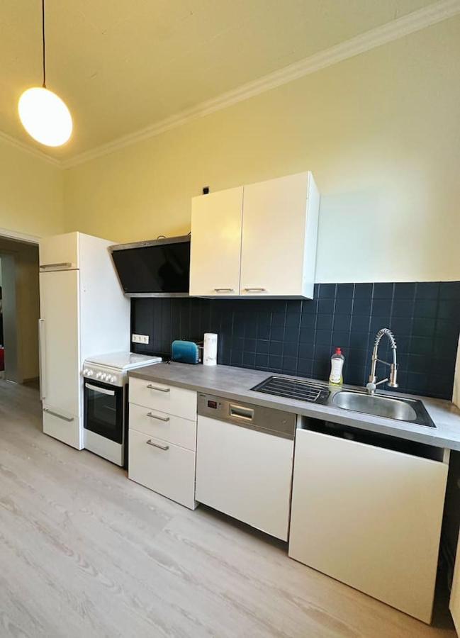 2 Schlafzimmer Waschenspuelmaschine Duisburg Exterior foto