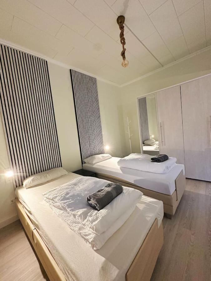 2 Schlafzimmer Waschenspuelmaschine Duisburg Exterior foto